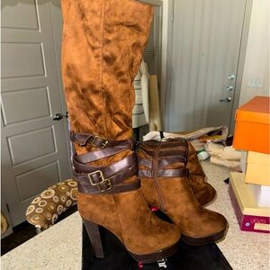 Brown suede boots, size 10